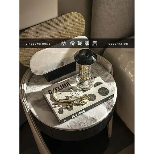 样板房窗台卧室床头柜组合装饰品摆件水晶台灯装饰书客厅茶几香薰