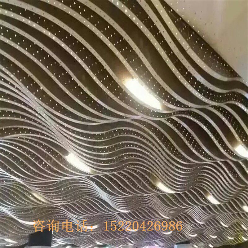 定制商场原木纹异型立面装饰弧形铝方通造型波浪背景墙铝合金中庭