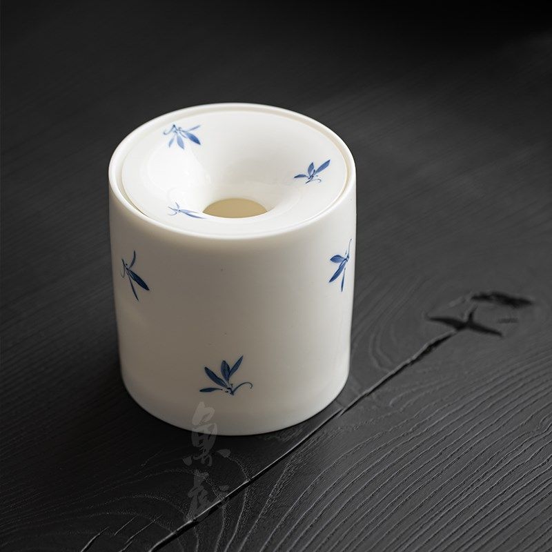 鱼戏手绘兰花陶瓷烟灰缸家用茶几时尚带盖防灰烟缸办公室雪茄烟皿
