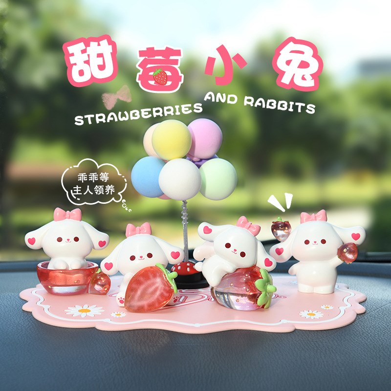 甜莓小兔车载摆件创意可爱汽车中控台卡通公仔窗边后视镜树脂装饰