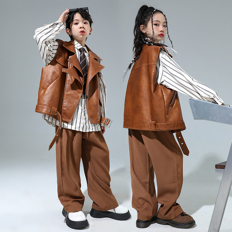 2026新款街舞儿童潮服皮衣套装男童嘻哈破洞牛仔裤演出服女童炸街
