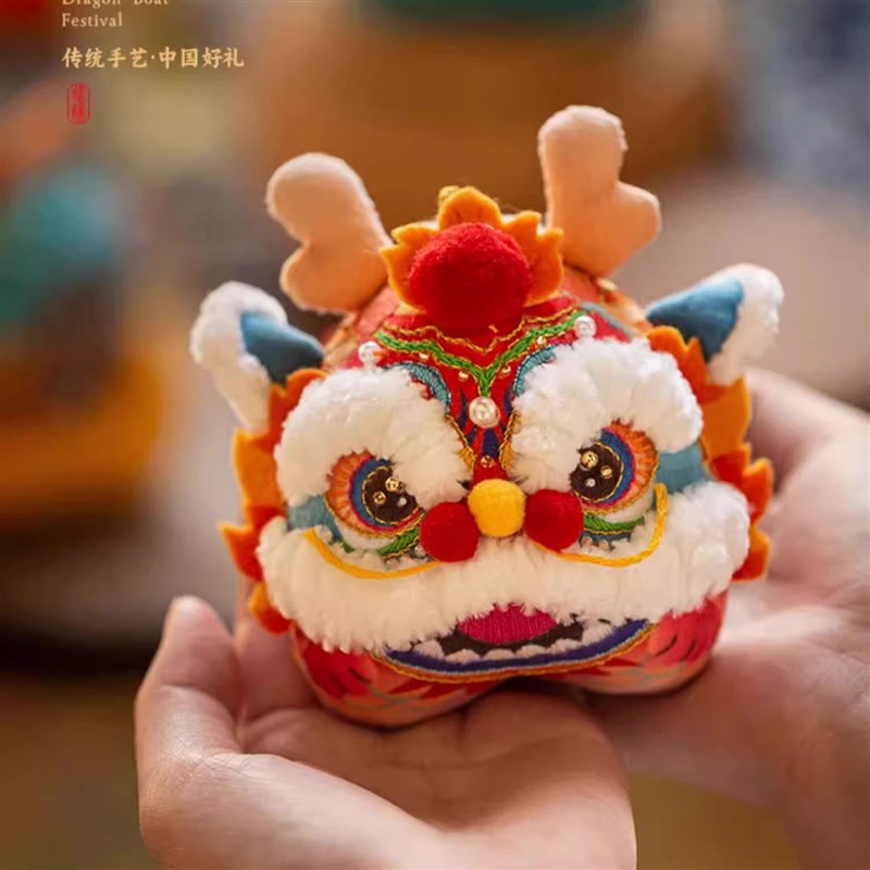 阿卡手工 龙狮醒醒国刺绣手工diy成品香囊布艺玩偶狮潮风挂摆件