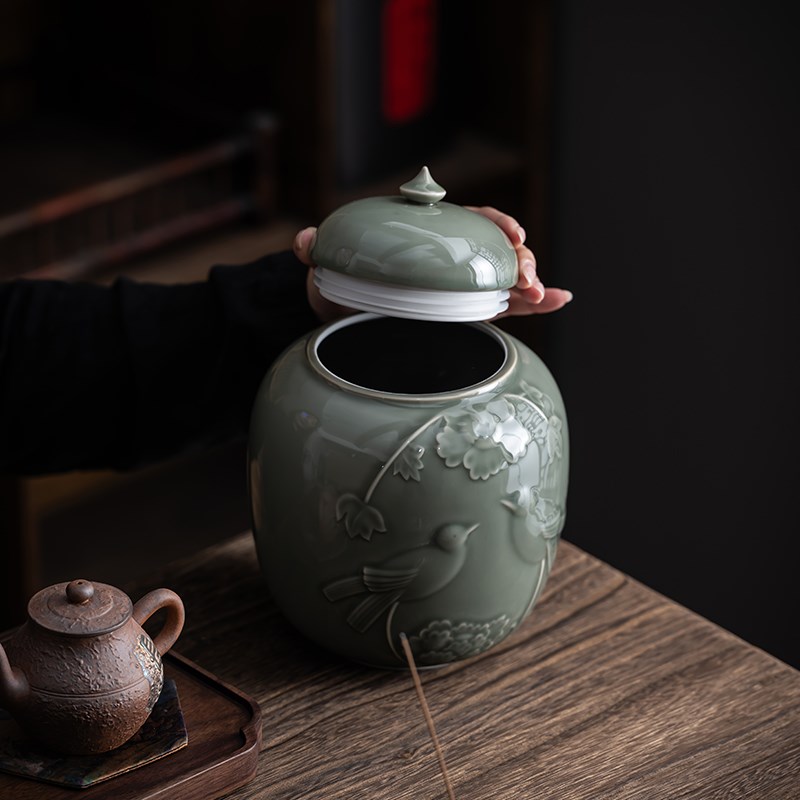 青瓷浮雕大号陶瓷茶叶罐春茶明前龙井茶叶礼盒包装节日送礼绿茶罐