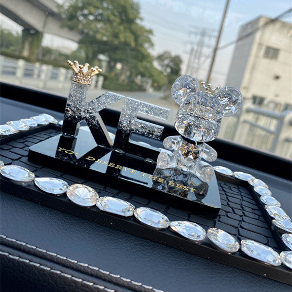 汽车摆件女定制字母创意可爱车内饰品漂亮小摆台车载香水座香薰
