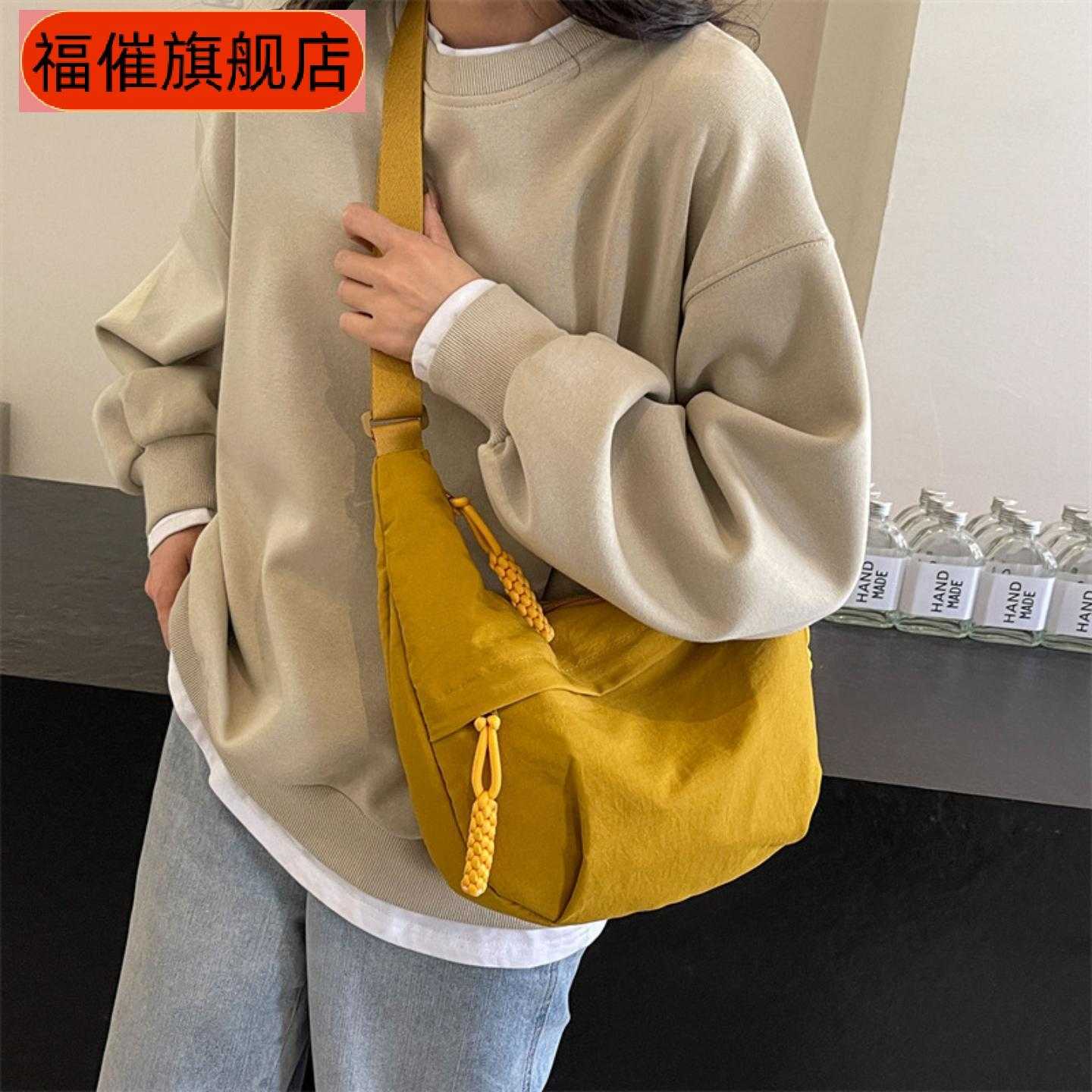 新款百搭单肩旅行斜挎包水洗皱