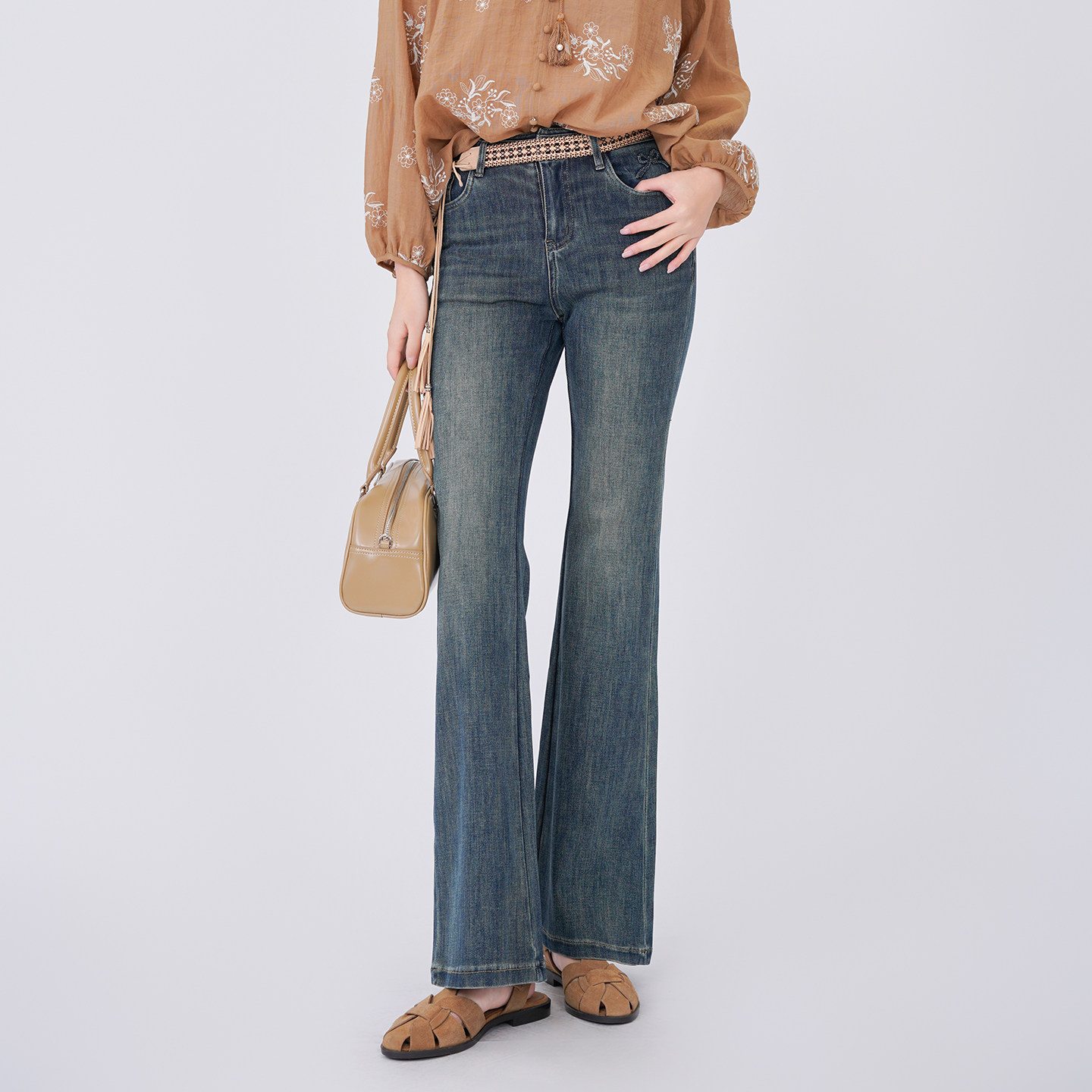 阅涵牛仔裤2026春季微喇裤不贴腿高腰垂感显瘦复古直筒裤子