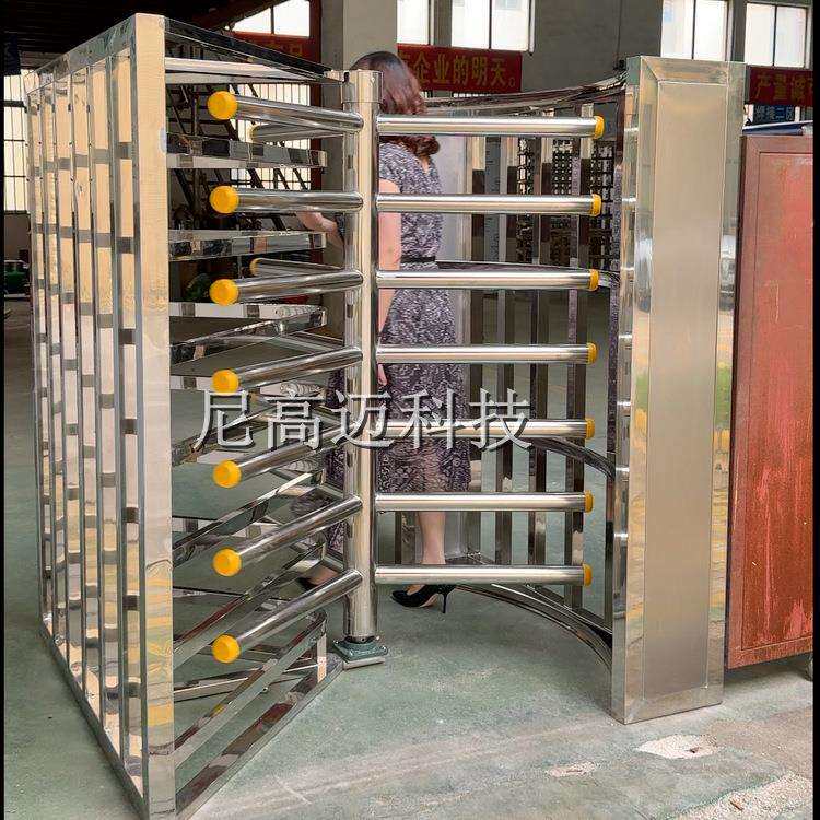 北京公园广场进出口半高单限梳状门手推不锈钢成品旋转单向辊闸机