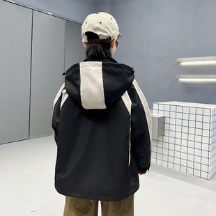 2025新款男童三合一冲锋衣可拆卸黑色帅气时髦儿童外套秋冬款