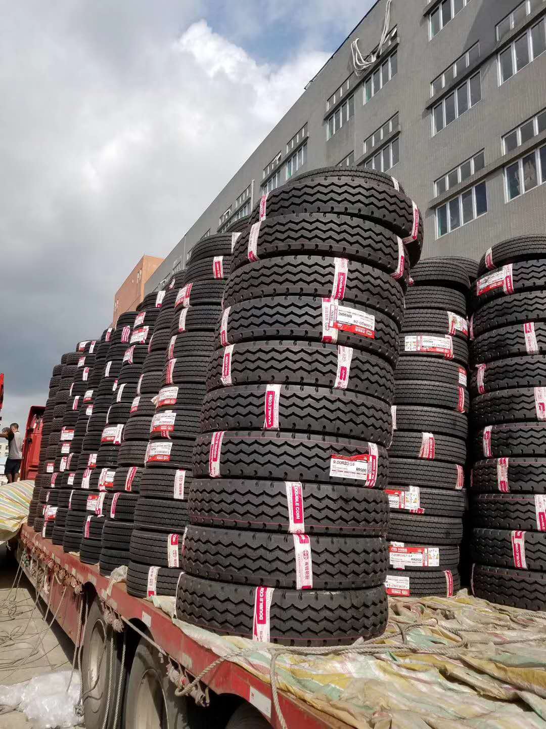 双钱轮胎 8R22.5 9R22.5 10R22.5 11R22.5 12R22.5 耐磨三包轮胎