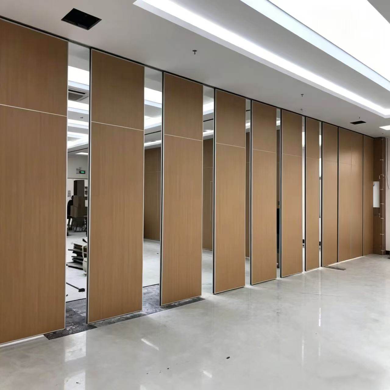 电动活动隔断门折叠门屏风全自动隔断推拉酒店隔音移动隔断墙旋转
