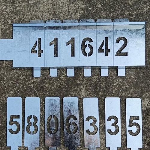 铁板镂空数字母插卡式喷漆模板自由组合号码牌定做门牌号空心字模