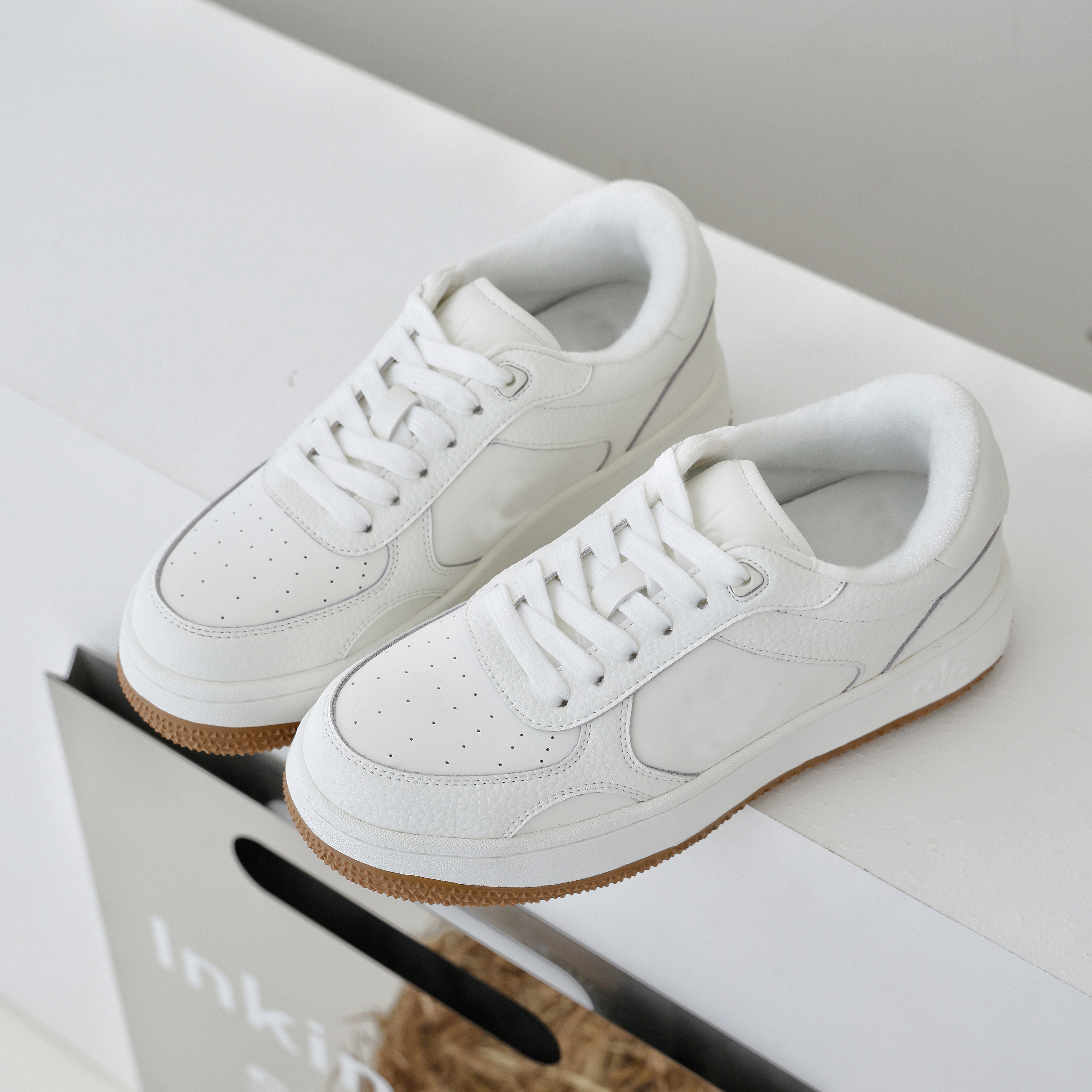 【小西专享】牛皮厚底增高舒适休闲运动小白鞋BTLZ-0353