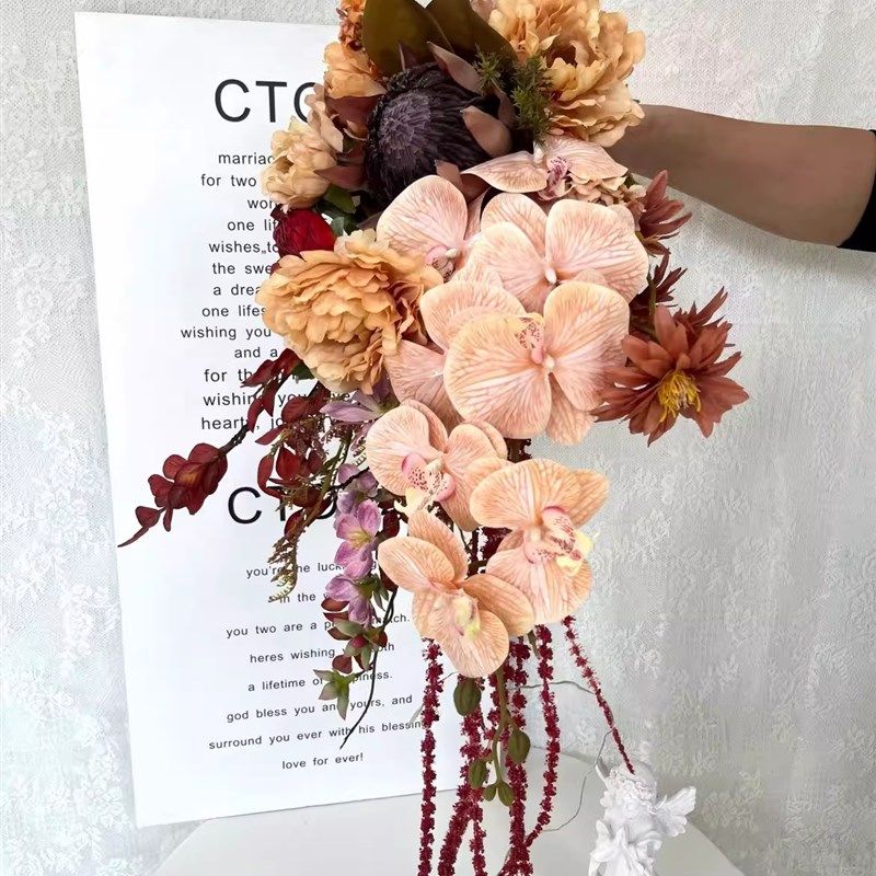 油画瀑布手捧花 红色蝴蝶兰花束 新娘结婚仿真花欧式婚礼摄影道具