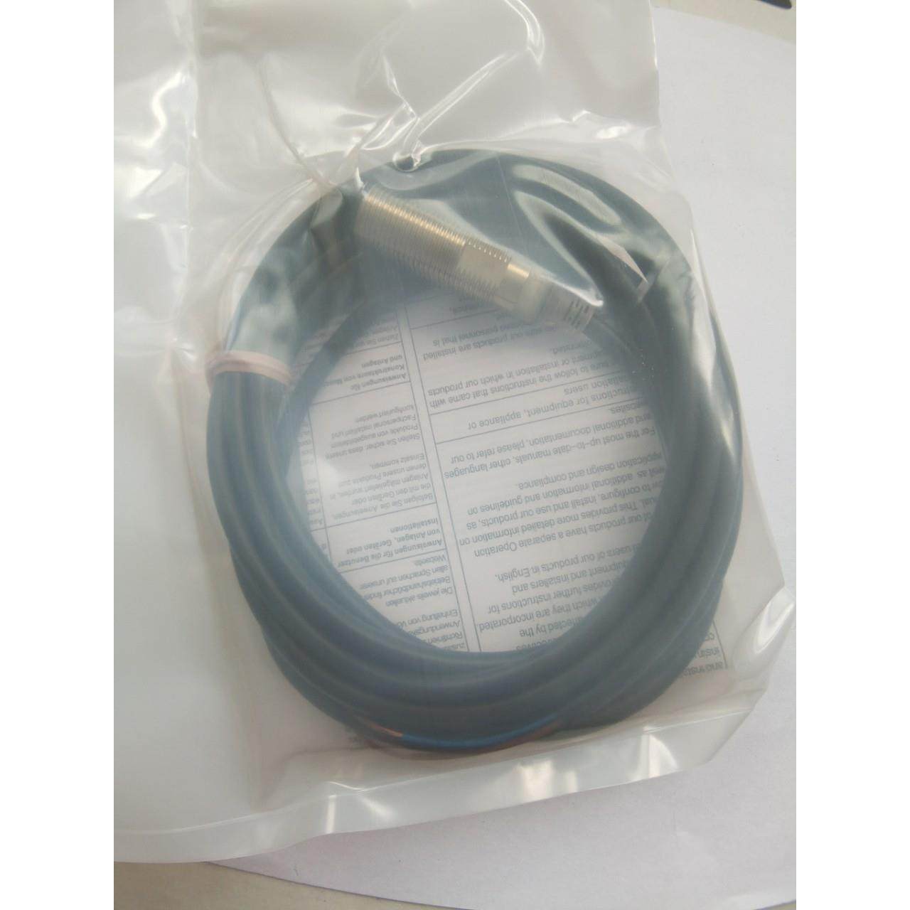 接近开关 限位开关 E2E-X7D112-R 双色灯