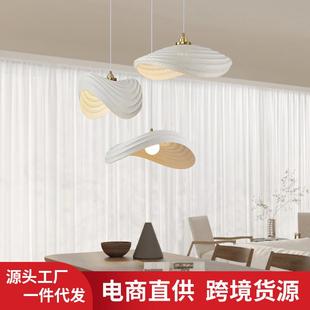 北欧设计师餐厅吊灯三头奶油风客厅灯餐桌灯侘寂风服装 店楼梯灯具