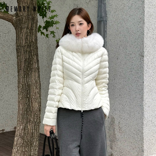 狐狸毛领奶呼呼修身设计师羽绒服