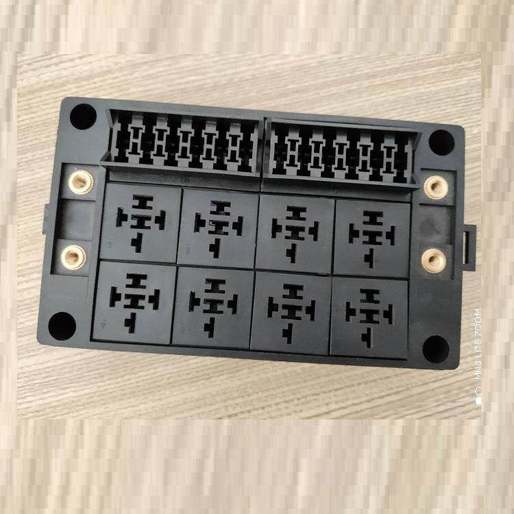 厂家直销202-12G12路保险丝8路继电器保险丝座汽车发动机控制盒子