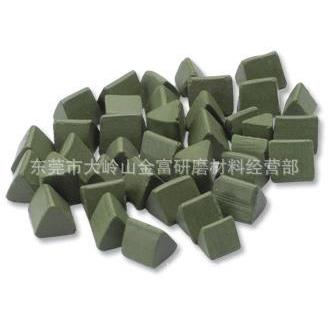 金富绿色正三角高铝瓷抛光石绿色三角溜光石