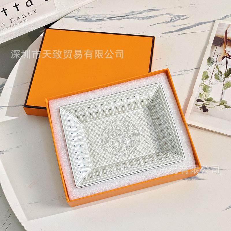 创意欧式陶瓷置物盘爱家灰色马拉车家用客厅办公室桌面收纳盒送礼,鲜花速递/花卉仿真/绿植园艺,割草机/草坪机,淘宝优惠券,粉丝福利购,淘宝优惠卷