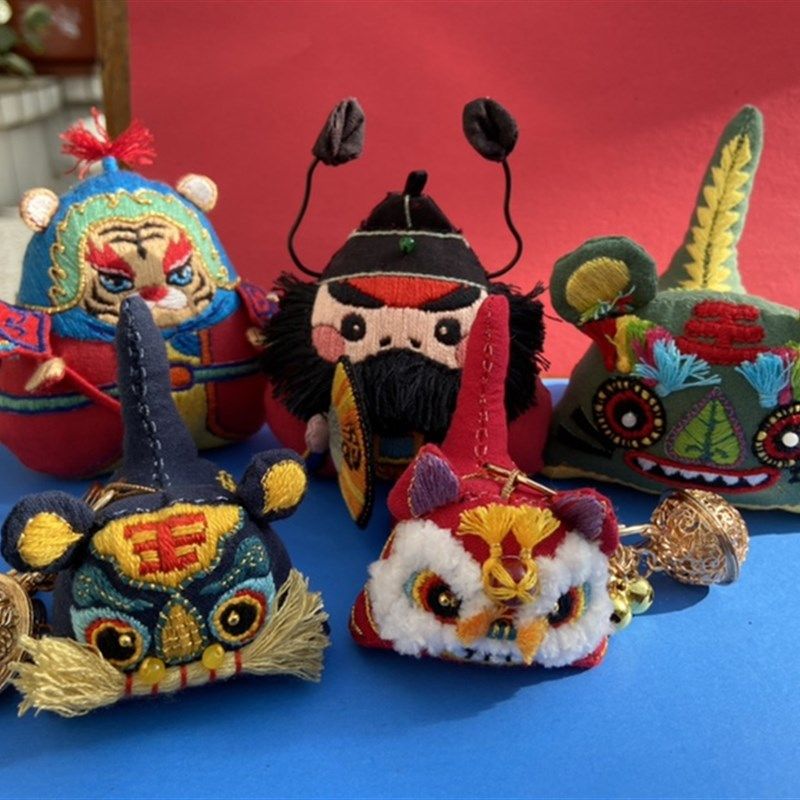 纯手工布艺手绣玩偶宝宝玩具小摆件新年老虎端午汽车挂件订制成品