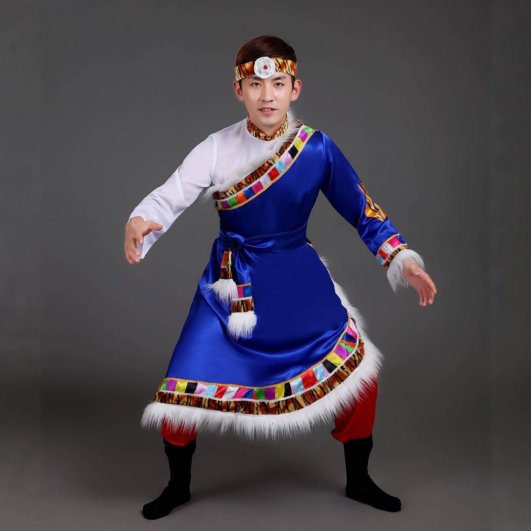 2026新款西藏民族舞蹈表演服装少数中年藏袍服男藏族舞台逛新城饰