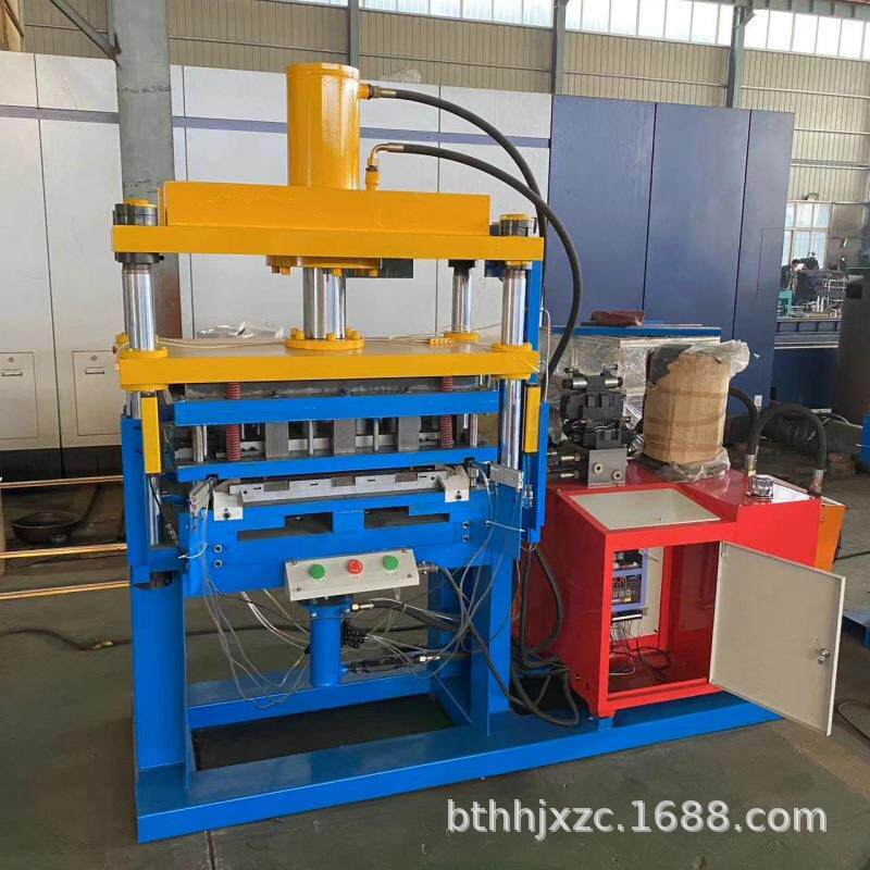 300*600集成吊顶一次成型设备原材料价格铝扣板加工机器厂家