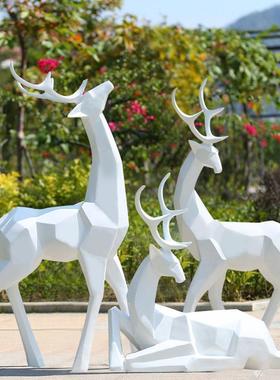 抽象块面梅花鹿摆件 户外园林玻璃钢仿真动物雕塑商场庭院地产