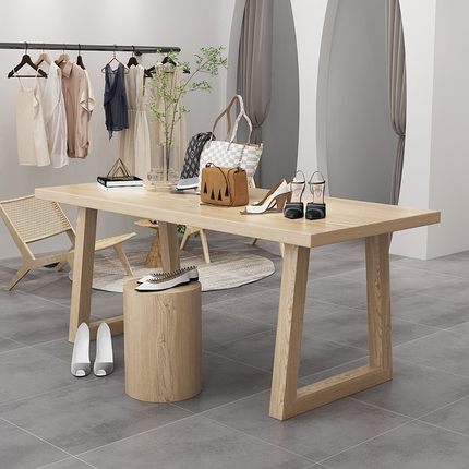 北欧服装店桌子中间摆放中岛展示桌实木展示台长方形流水台展示桌