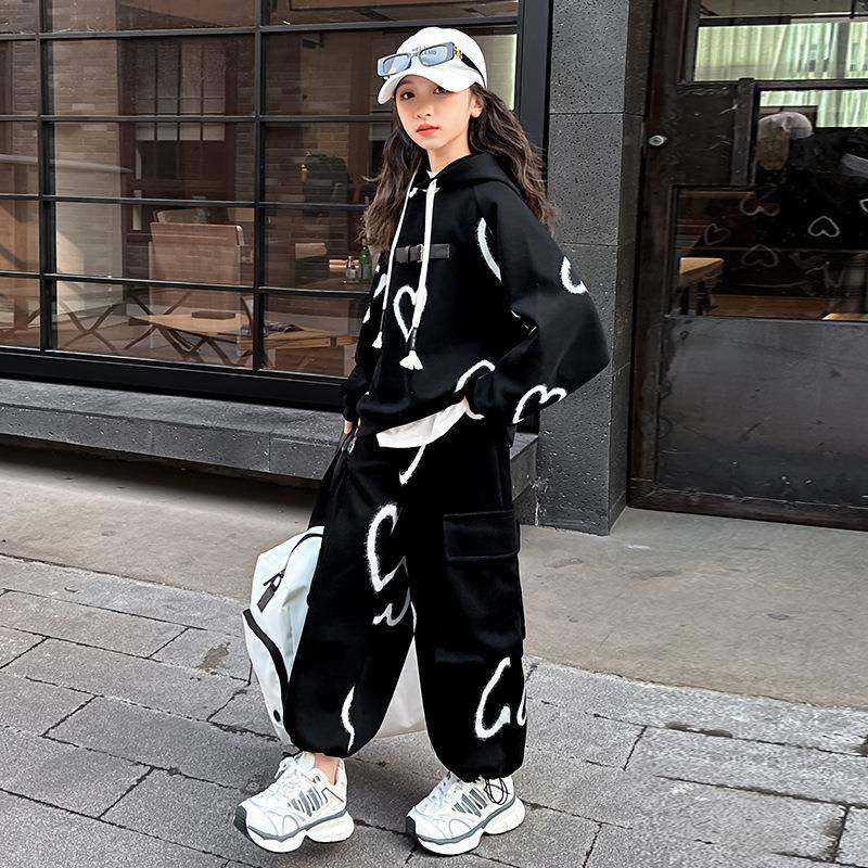 2026新款女童套装春秋休闲儿童连帽爱心卫衣运动裤两件套时髦,童装/婴儿装/亲子装,儿童运动套装,淘宝优惠券,粉丝福利购,淘宝优惠卷