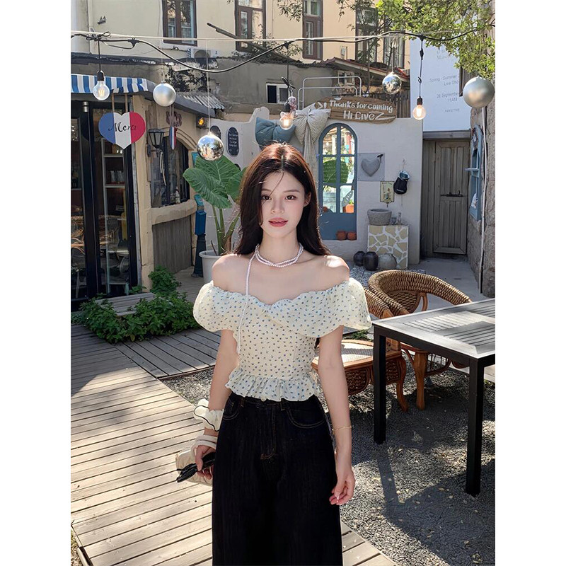 夏季纯欲风一字肩碎花荷叶边泡泡袖上衣搭配宽松阔腿牛仔裤两件套