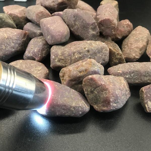 马达加斯加天然柱形红刚玉矿物晶体原石红宝石原石