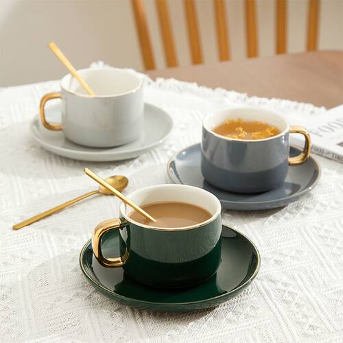 Classic ceramic coffee cup with gold handle creative design