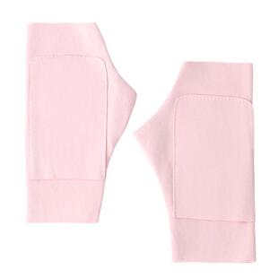 Insulated gloves with a trendy design featuring two pockets