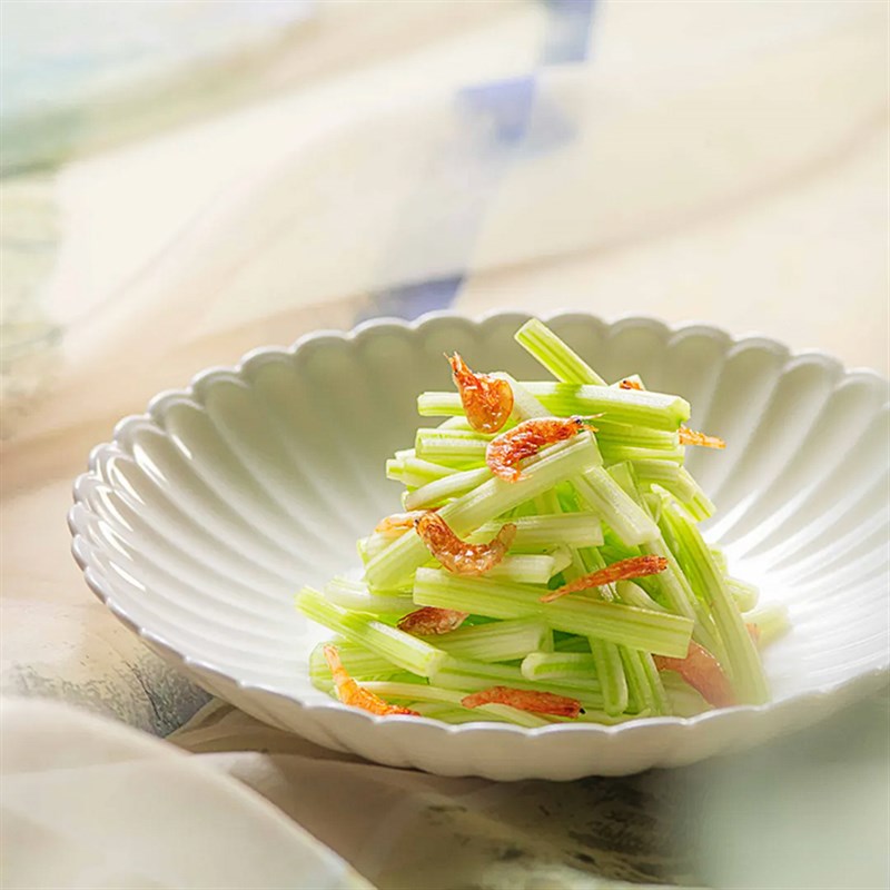 农家乐炒菜花瓣圆盘不规则特色热菜盘土菜馆陶瓷白瓷浅盘酒店盘子