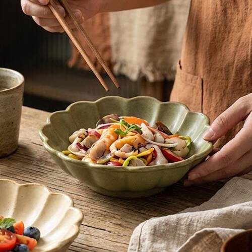 Chrysanthemum shaped salad bowl restaurant fruit platter