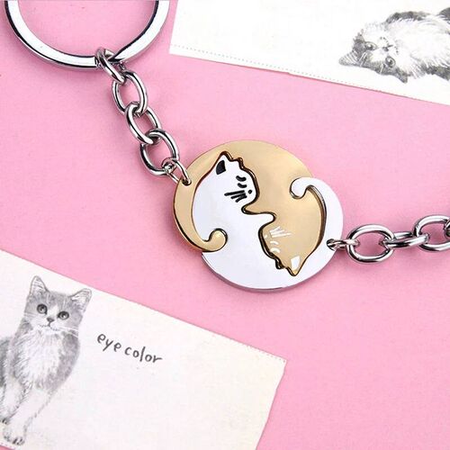 Cute Hug Cat Keychain Creative Patchwork Heart Round Keyring