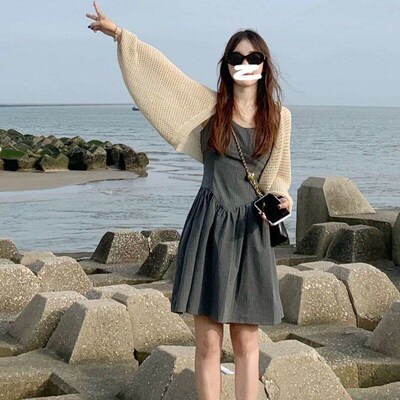 2025 French Hepburn Style Strappy Dress Set Grey Word Skirt
