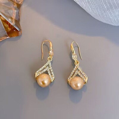Champagne Pearl Korea 2025 Trends Simple Design HighEnd Ear