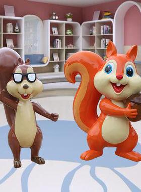 卡通松鼠雕塑商场幼儿园步行街装饰美陈公仔店铺小品玻璃钢摆件