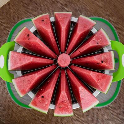 Watermelon cutting artifact oversized watermelon cutting fru