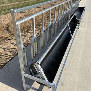 新款羊槽子喂羊槽子料槽输送带单面羊槽加厚颈夹脖子围栏移动羊圈