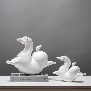 现代北欧腾云马摆件样板间客厅茶几电视柜书房书架动物家居装饰品