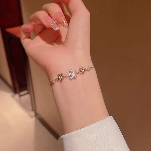 Brlet Womens Micro-inlaid Cat-eye Petal Light Luxury High-e