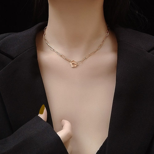 Clavicle chain female French chrysanthemum rectangular tempe