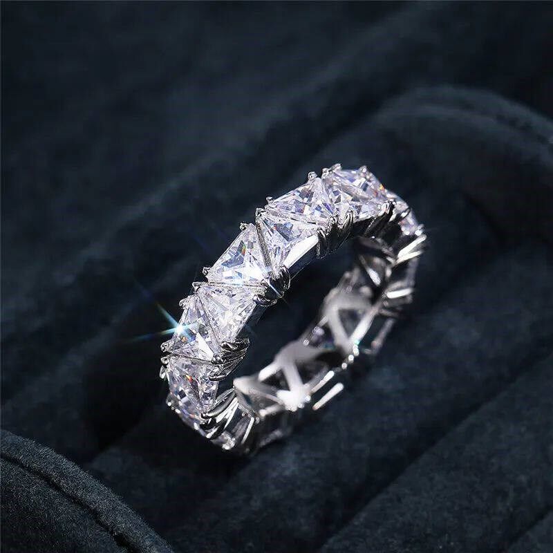Huitan Luxury Wedding Band Promise Rings for Women Unique Tr - 实物图