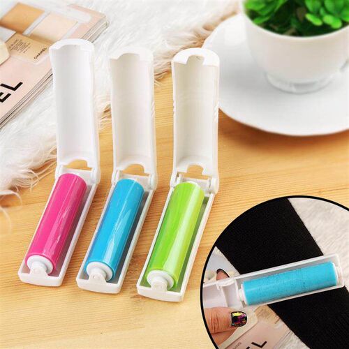 Carry a portable lint roller, small-sized roller brush, hand