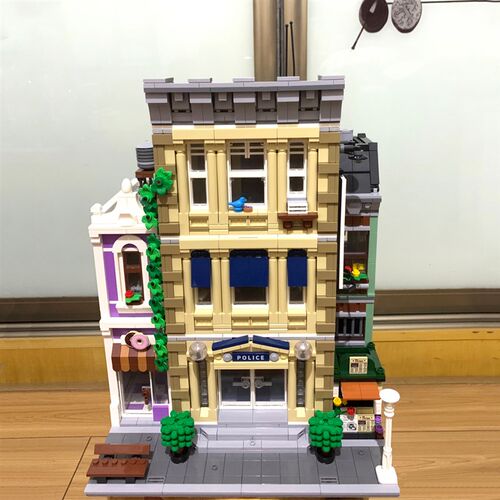 Creatoring Expert Brick Bank Cafe Corner Model Moc Modular H