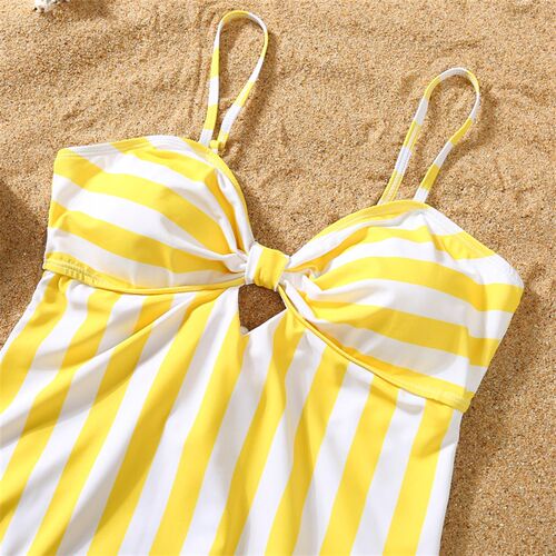 2023 Mommy and Me Bikini Dresses Clothes Father Son Swim Sho