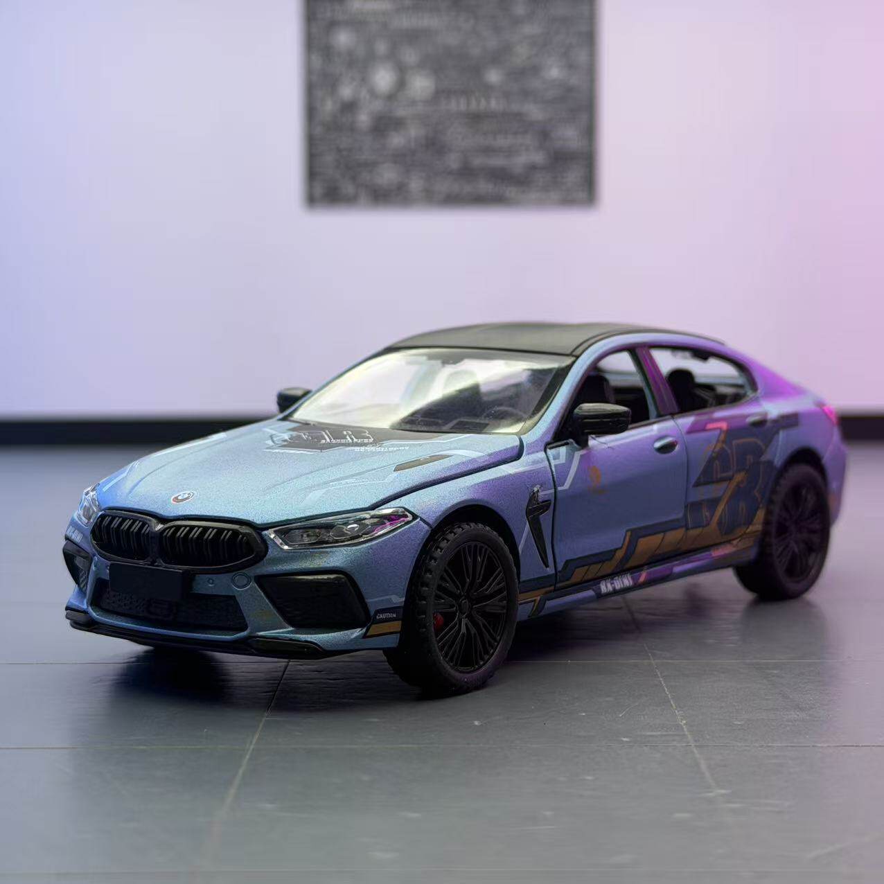 车致车模1:32宝马m8合金跑车模型摆件儿童声光玩具车