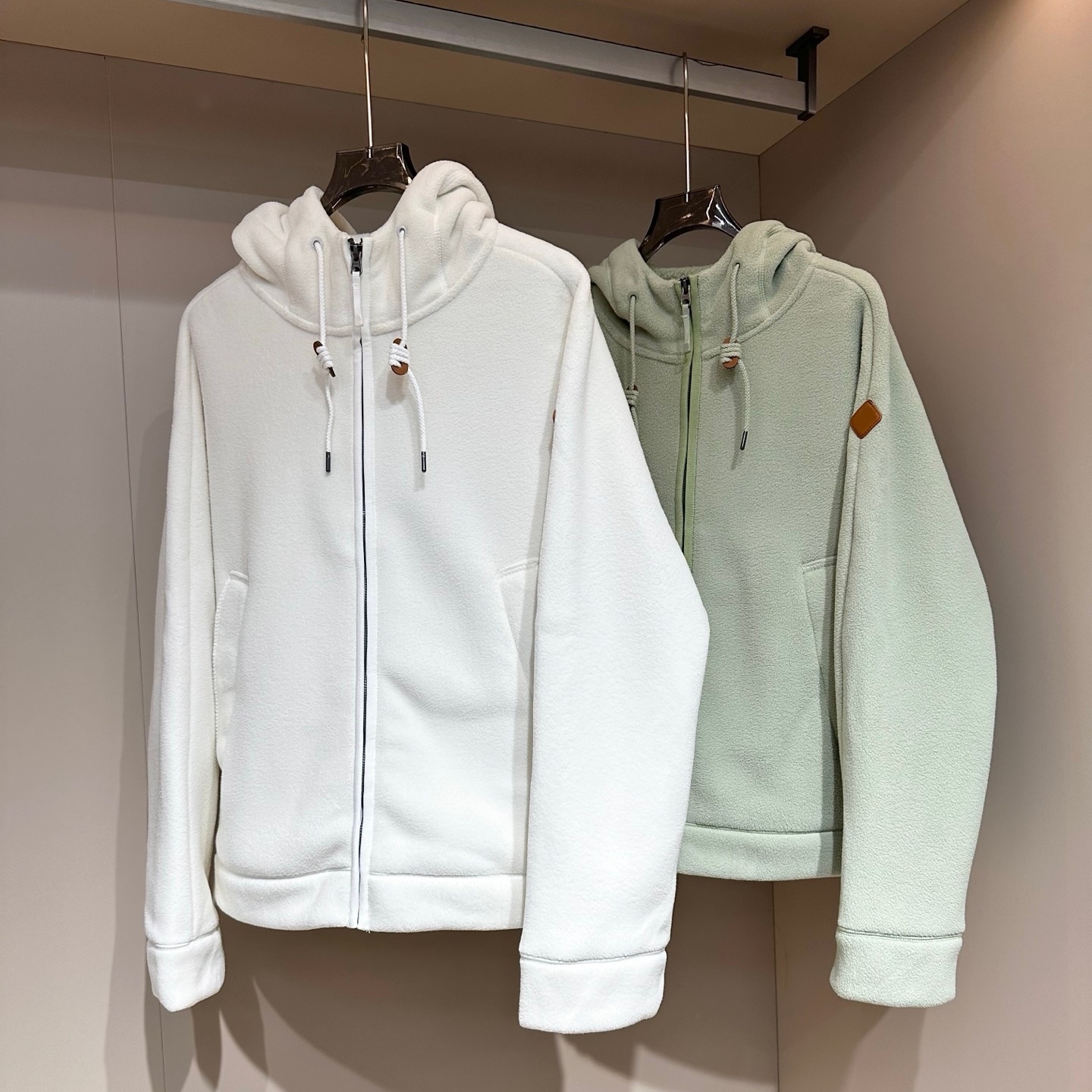 树家2025年冬季新款极简风连帽卫衣女休闲显瘦上衣宽松拉链外套